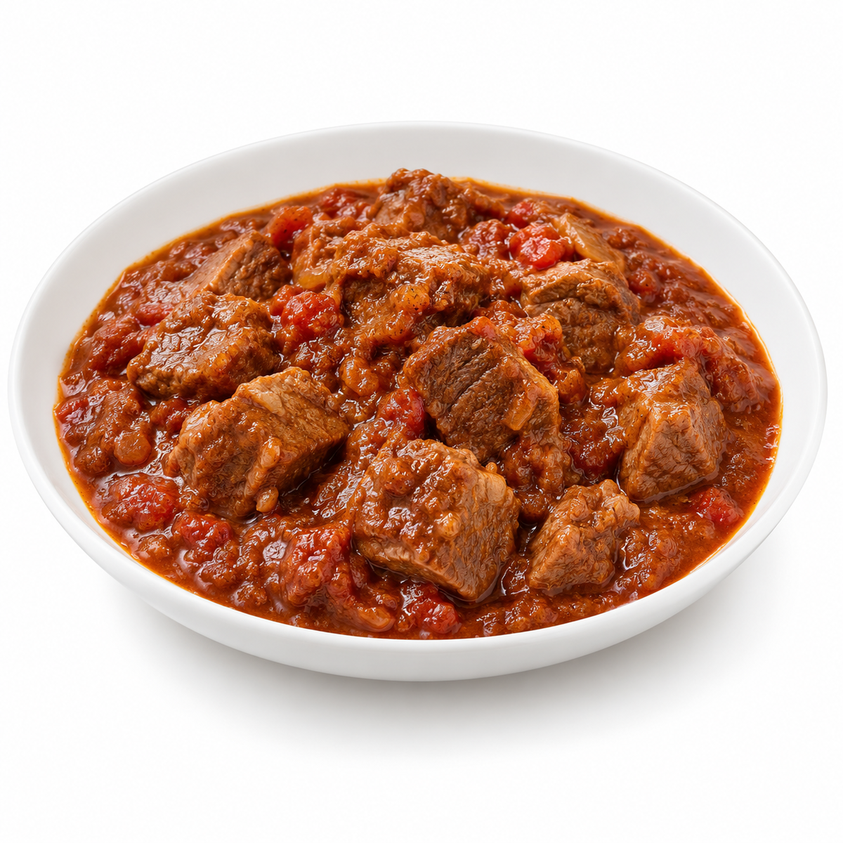 Kamouniya à la viande — plat servi sur fond blanc
