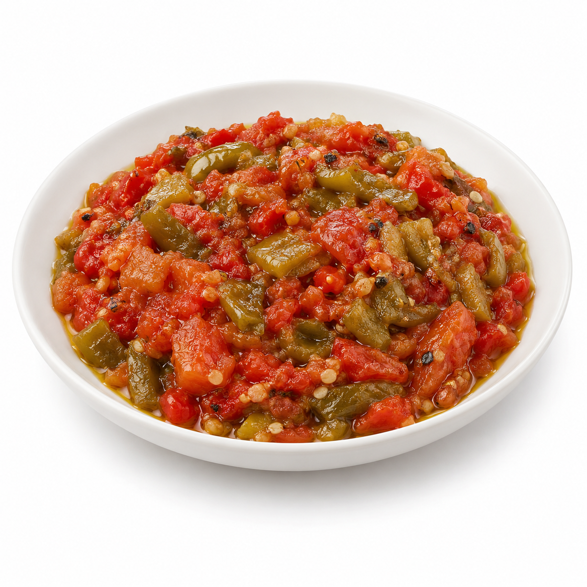 Salade tunisienne méchouia — plat servi sur fond blanc